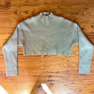 Cute MABEL cropped sweater.